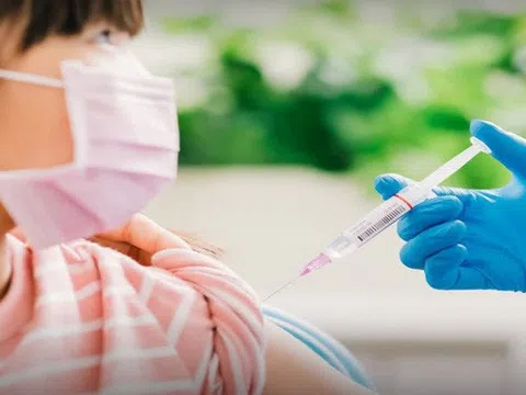 Hà Tĩnh: Phê bình 6 địa phương có tỉ lệ tiêm vắc-xin phòng Covid-19 thấp