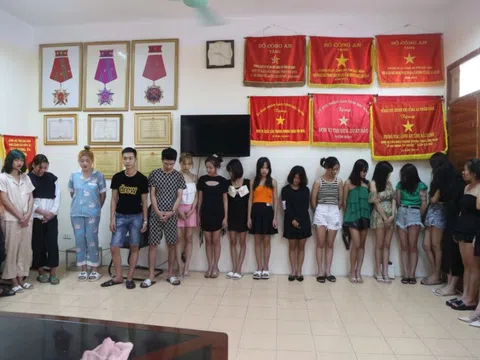 Bắc Ninh: Bắt quả tang hơn 40 nam nữ tụ tập "bay lắc" trong quán karaoke