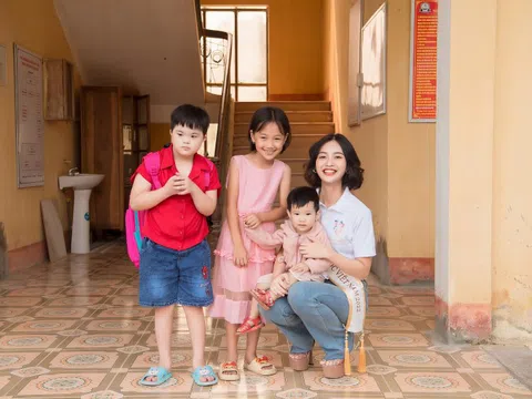 Hoa hậu Nông Thuý Hằng khởi đầu hành trình khuyến học tại Hà Giang