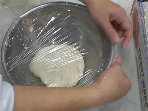 Bật mí cách làm bánh tôm không cần khuôn giòn rụm ngay tại nhà