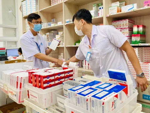 Thủ tướng yêu cầu bảo đảm thuốc, thiết bị y tế phục vụ khám chữa bệnh