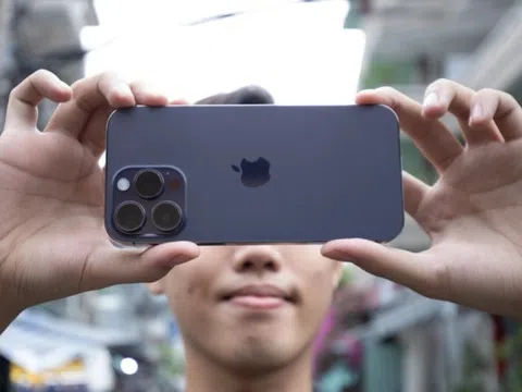 iPhone 14 Pro Max xách tay từ Singapore về Việt Nam, giá hơn 50 triệu đồng