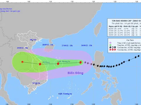 Siêu bão Noru duy trì cường độ mạnh khi áp sát miền Trung nước ta