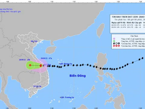 Tâm bão NORU- bão số 4 giật cấp 10 đang "càn quét" Thừa Thiên Huế- Quảng Ngãi