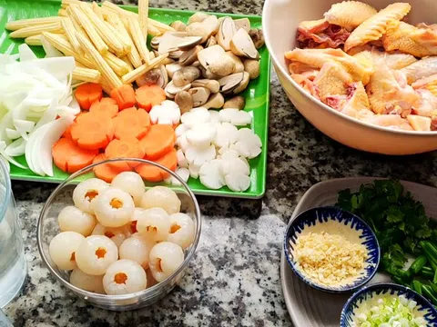 Chồng chê gà hầm nhàm chán, vợ cho ngay nguyên liệu này thành món ngon cực phẩm