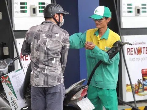 Giá xăng dầu trong nước ngày 11/10 có khả năng tăng mạnh