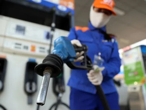 Giá xăng dầu tăng trở lại sau 4 lần giảm liên tiếp