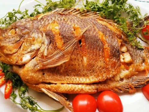 6 mẹo cực hay giúp bạn rán cá thơm giòn, không bị dính chảo