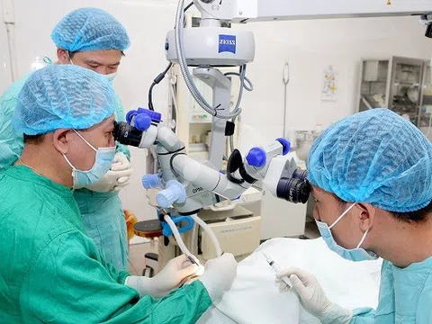 Giác mạc do người chết não hiến tặng giúp 2 bệnh nhân thoát cảnh mù lòa