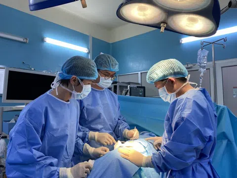 Phẫu thuật cứu sống kịp thời cho bệnh nhân có khối u thận hiếm gặp