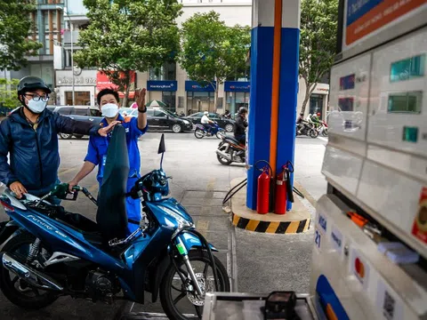 Thủ tướng yêu cầu Bộ Công Thương giải quyết dứt điểm việc thiếu xăng dầu