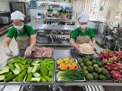 Hà Nội: Truy xuất nguồn gốc thực phẩm bếp ăn trong trường học