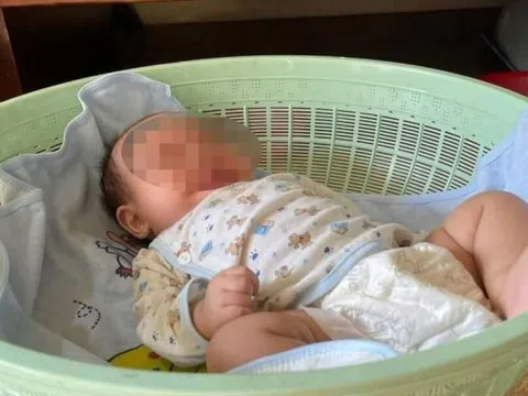 Bé trai 2 tháng tuổi bị bỏ rơi trước cổng nhà chùa ở Nam Định