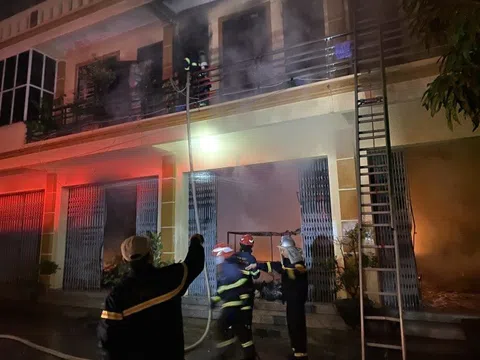 Hà Nội: Nghi đốt lửa sưởi ấm, người đàn ông tử vong trong căn nhà cháy