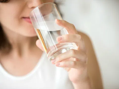 6 thời điểm không nên uống nước kẻo hại sức khỏe