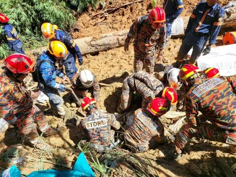 Lở đất trong đêm ở Malaysia, ít nhất 13 người thiệt mạng khi đi cắm trại