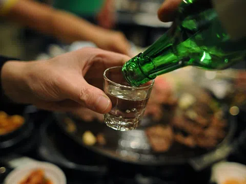 Cảnh báo ngộ độc rượu gia tăng dịp cuối năm