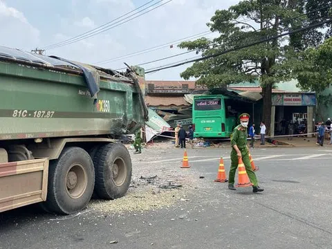 Vụ xe giường nằm lao vào nhà dân khiến 10 người thương vong: Tạm giữ tài xế xe tải