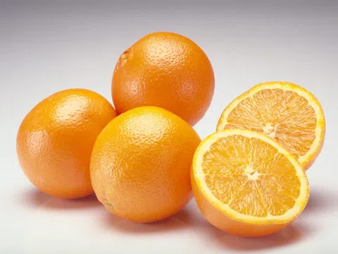 Những sai lầm khi ăn cam, dù ăn cả chục quả cũng phí lại gây hại cho bản thân