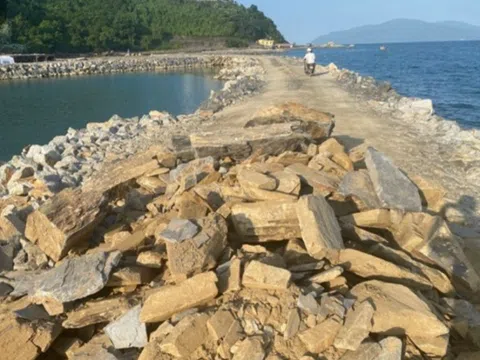 Đà Nẵng: Phát hiện đá xây dựng không đạt chất lượng ở cảng Liên Chiểu