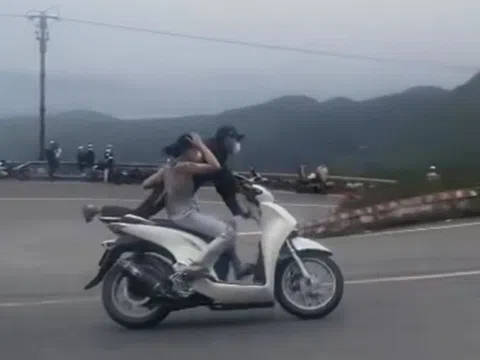 Đà Nẵng: Xét xử cặp vợ chồng chạy xe máy 'làm xiếc' trên đèo Hải Vân