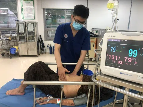 Cụ bà uống nhầm vỏ thuốc dẫn đến tình trạng thủng tá tràng