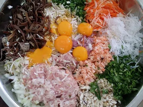 Cách làm món chả giò tôm thịt thơm ngon, giòn rụm cực kỳ đưa miệng