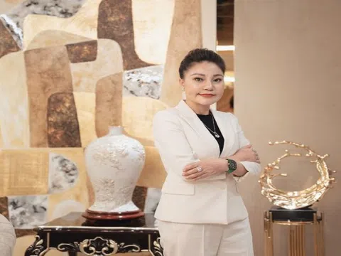Người vợ quyền lực của ca sĩ Khánh Phương: Là Chủ tịch Sông Đà 1.01, Chủ tịch công ty BĐS từng cảnh báo