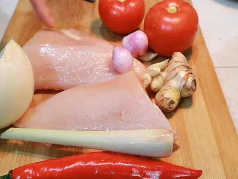 Công thức làm món ức gà áp chảo sốt chanh chua ngọt “ngon nhức nách”
