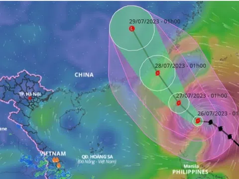 Bão Doksuri mạnh lên thành siêu bão áp sát biển Đông