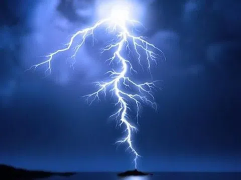 Nằm lòng kỹ năng phòng, tránh sét hiệu quả trong những ngày mưa bão