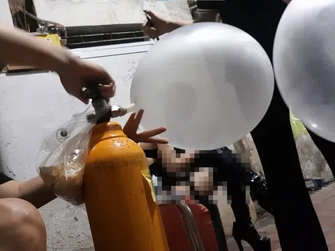 Dùng “combo” cần sa, bóng cười, thanh niên 19 tuổi có dấu hiệu tâm thần