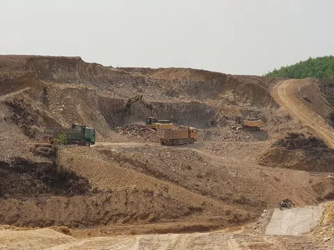 Khổ sở vì… đấu giá trúng bãi đất thải cao tốc ở Thừa Thiên-Huế