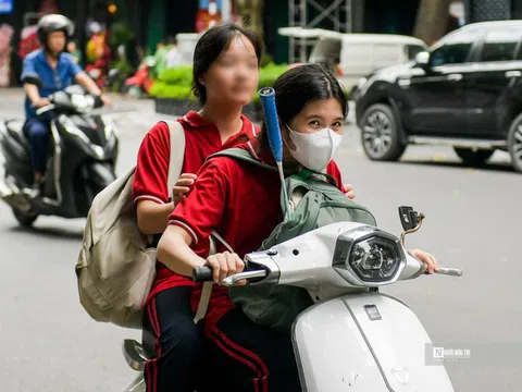Hà Nội: Xử phạt nhiều học sinh, sinh viên không đội mũ bảo hiểm