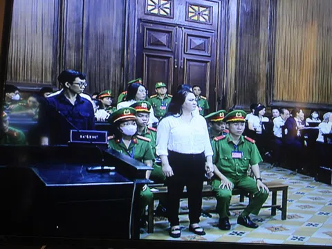 Bà Nguyễn Phương Hằng cùng đồng phạm hầu tòa