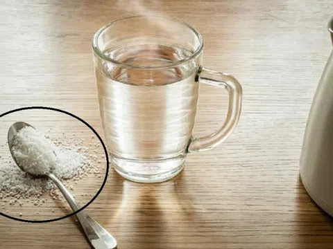 Thêm vài hạt muối vào cốc nước: Điều bất ngờ với sức khỏe, không phải ai cũng biết