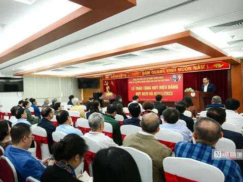 Hội Luật gia Việt Nam trao tặng huy hiệu Đảng cho đảng viên ưu tú