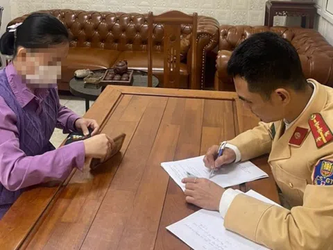 Nữ tài xế vi phạm nồng độ cồn ở phố Trần Cung bị đề nghị phạt 35 triệu đồng