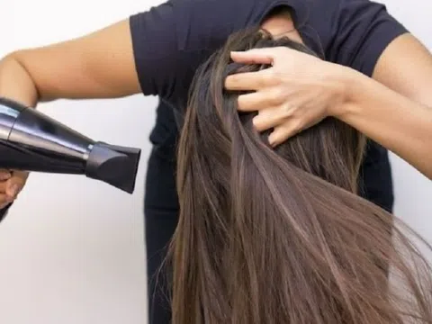 Sai lầm thường gặp khi sử dụng máy sấy tóc khiến tóc hư tổn