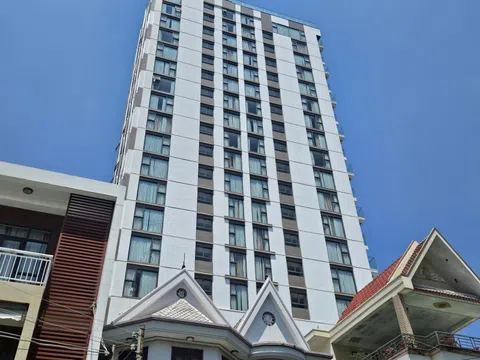 Nam du khách rơi từ tầng cao khách sạn tử vong ở Nha Trang