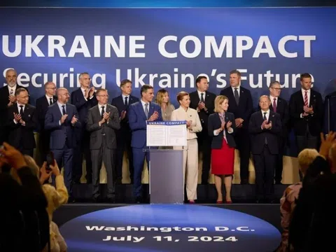 32 quốc gia NATO cùng ký Hiệp ước Ukraine