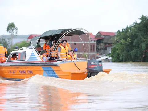 Thủ tướng về xã bị cô lập của Bắc Giang, kiểm tra công tác ứng phó mưa lũ