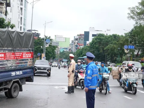 Cận cảnh nước lũ tại cầu Chương Dương và cầu Long Biên