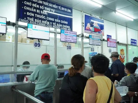 Quyết định nâng bậc lương, điều chỉnh bậc lương, hưởng phụ cấp, nghỉ hưu, cho thôi việc, chuyển ngành sẽ do Viện trưởng Viện kiểm sát nhân dân tối cao thực hiện đối với ai?