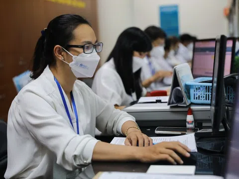 Viên chức có được tham gia quản lý cơ sở giáo dục hoặc tổ chức nghiên cứu ngoài công lập không?