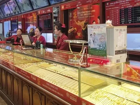 Giá vàng tại Bảo Tín Minh Châu bất ngờ lao dốc, trước thời điểm công an công bố vi phạm