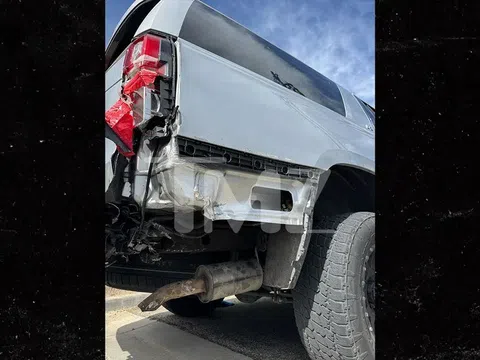 Nữ diễn viên và 7 đứa trẻ may mắn thoát chết sau va chạm ô tô nghiêm trọng