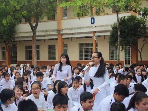“Choáng” với thành tích khủng của em Phạm Song Toàn tại Trường THPT Long Thới