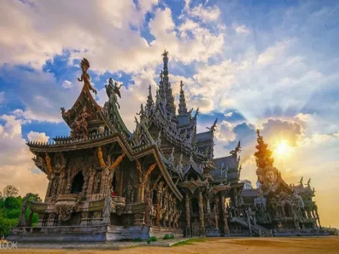 Ngôi đền ` chẳng bao giờ hoàn thành` ở Thái Lan hấp dẫn khách du lịch