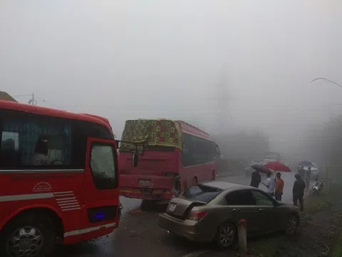 19 ôtô đâm liên hoàn ở Hòa Bình do sương mù